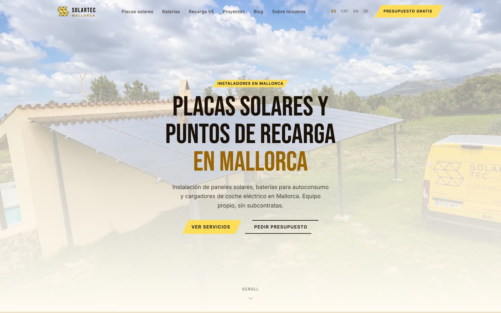 Portada de solartecmallorca.es: placas solares instaladas en una casa de campo mallorquina